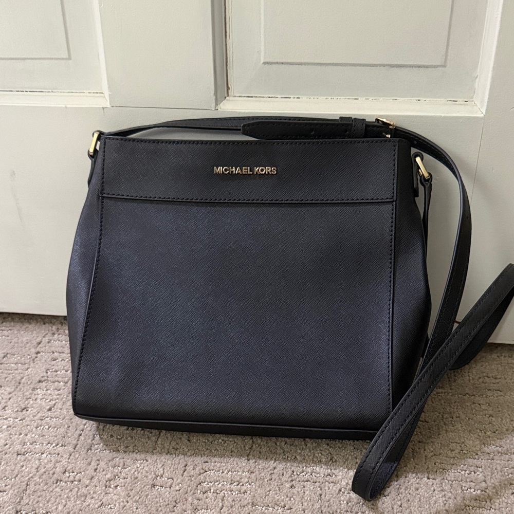 Michael Kors Elegant Black Crossbody Bag